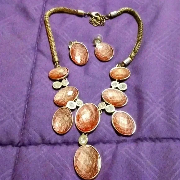 A very unique beaded pearl necklace..copper color. - Picture 1 of 4